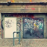 Die Eingangsbereiche von Berliner Clubs am Tag
