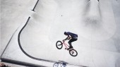 Beeindruckende BMX-Luftaufnahmen: Bas Keep’s Day At House Park