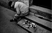 Diego Enrique Flores: More Weight – Zwischen Straßenfotografie und sozialer Dokumentation