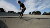 Experience Scootering mit Mitch Baldry: Auf dem City-Roller durch den Skatepark